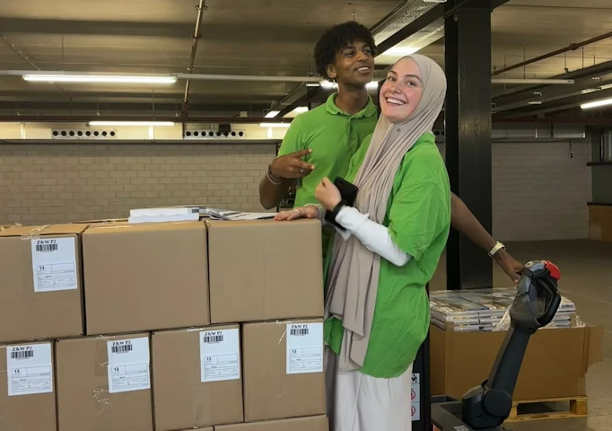 Zina werken bij VanDijk met vrienden